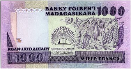 Madagascar 1000 Francs - Musicien - Fleurs - 1983